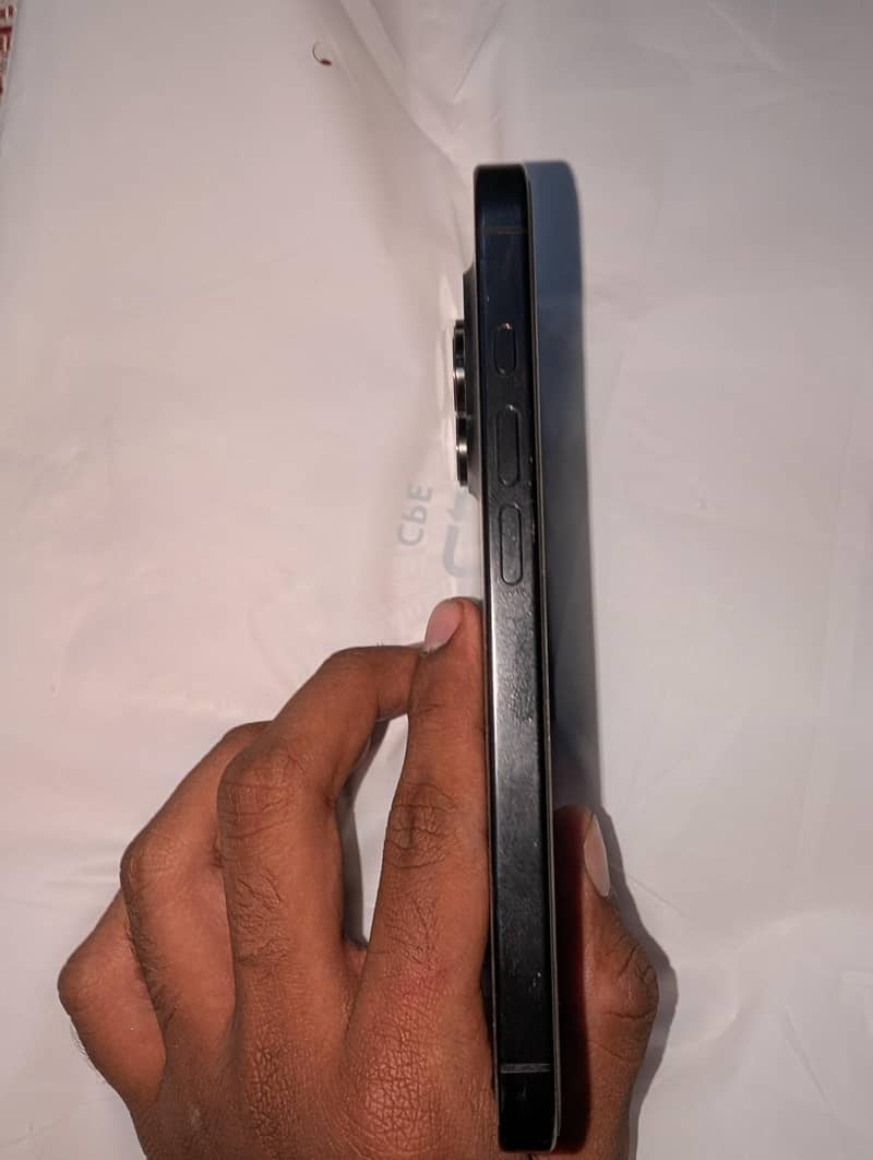 Apple iPhone 16 Pro jv 3