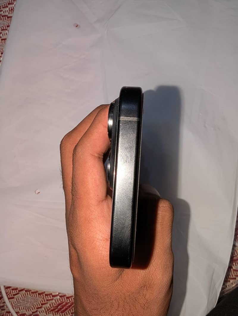 Apple iPhone 16 Pro jv 4