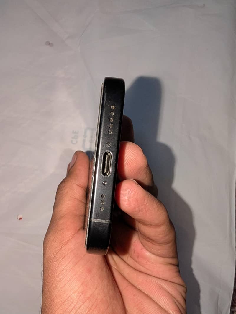 Apple iPhone 16 Pro jv 5