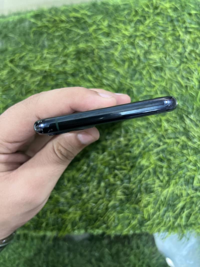 Apple iPhone 11 Pro Max 0