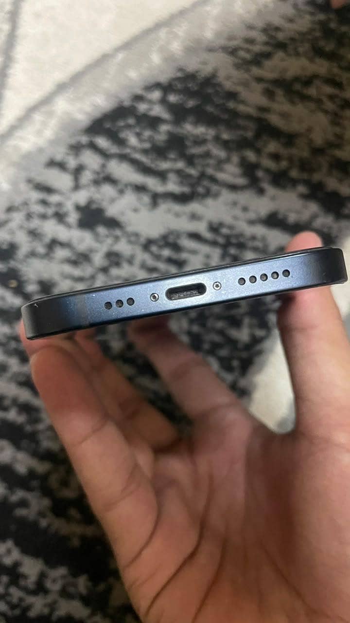 Apple iPhone 12 4