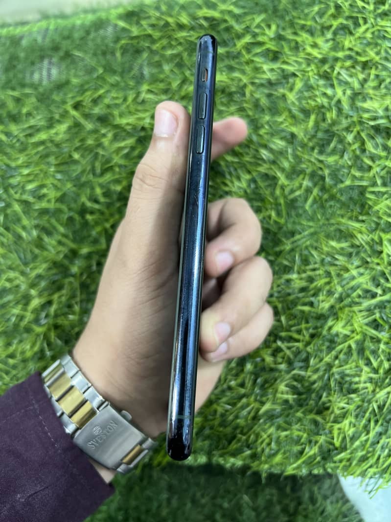 Apple iPhone 11 Pro Max 6
