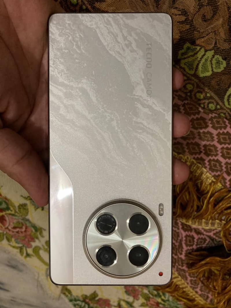 Tecno CAMON 30 0