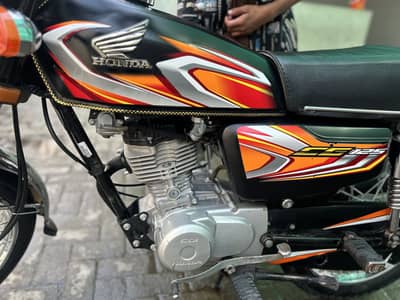 Honda CG 125 2022 model condition achi ha all document clear all ok ha