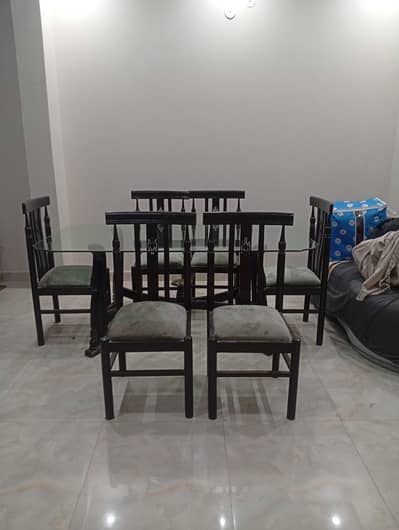 pure wood  dinning table no damage