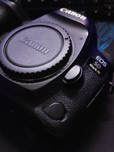 Canon EOS 5D Mark IV (Box/Battery/Charger)