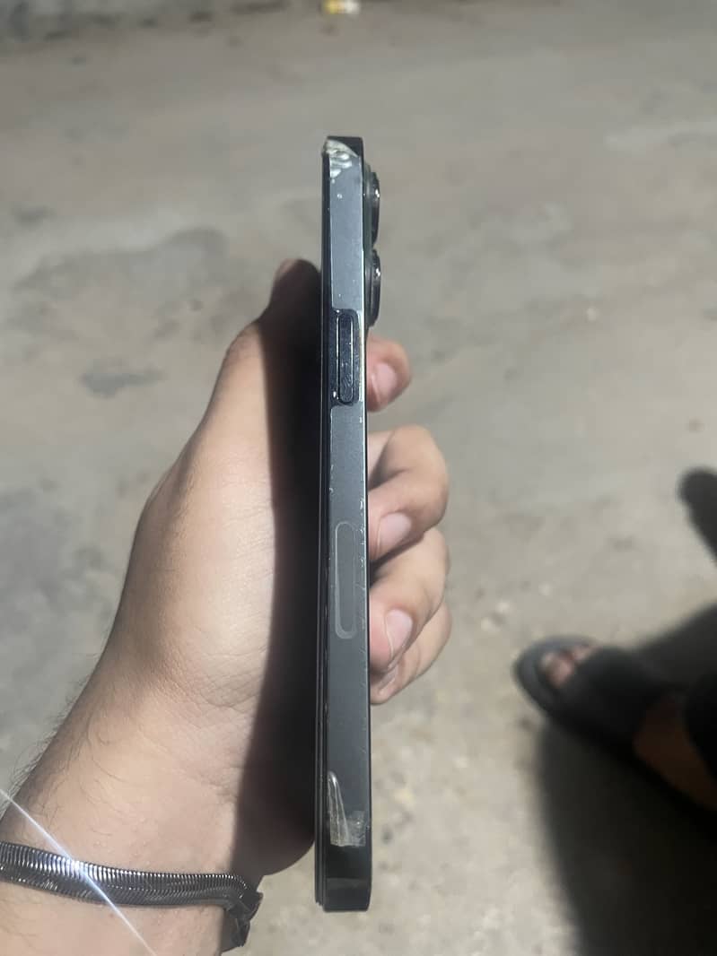 Apple iPhone 13 Pro 1