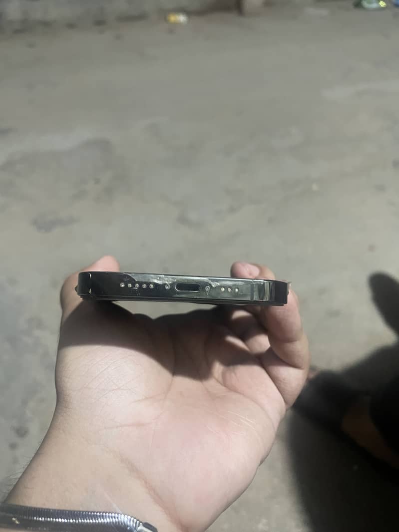 Apple iPhone 13 Pro 2