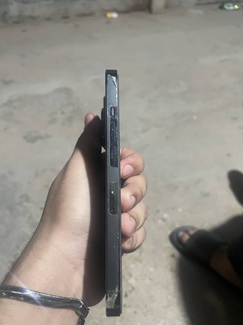 Apple iPhone 13 Pro 3