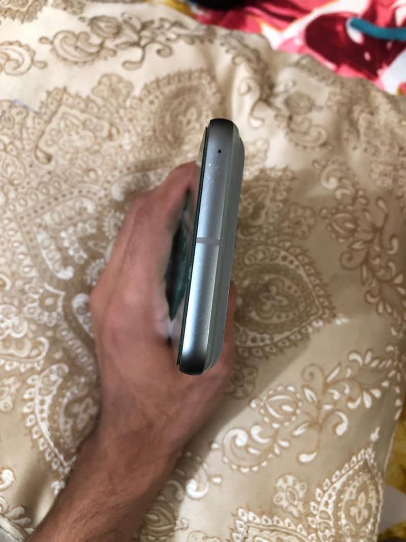 Google Pixel 8 4