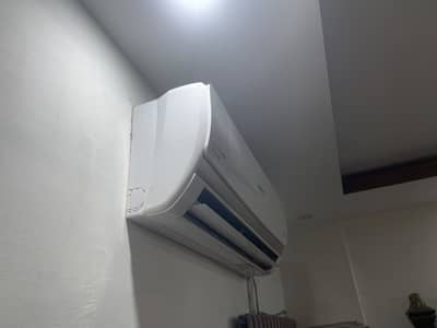 Orient DC Inverter AC 1 ton Gold Fin Series in Excellent Condition