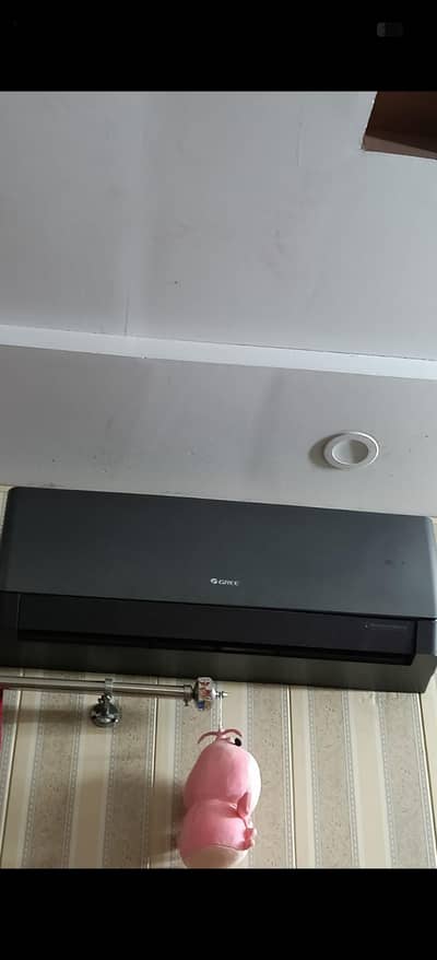 gree inverter 1 ton in very good condition