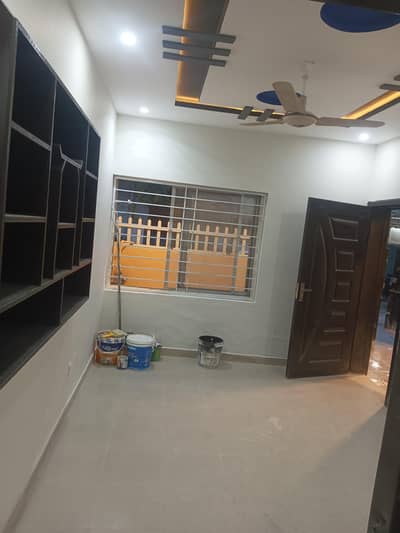 F-10 Size 20*40 Tile Flooring House For Rent