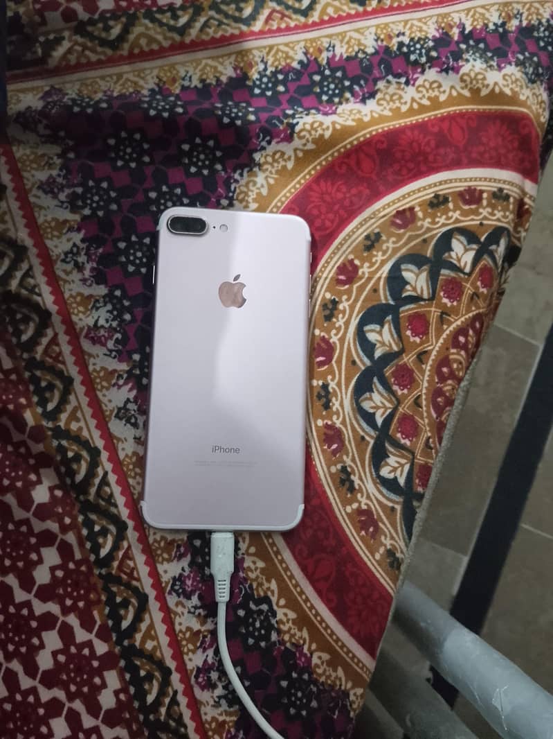 Apple iPhone 7 Plus 1