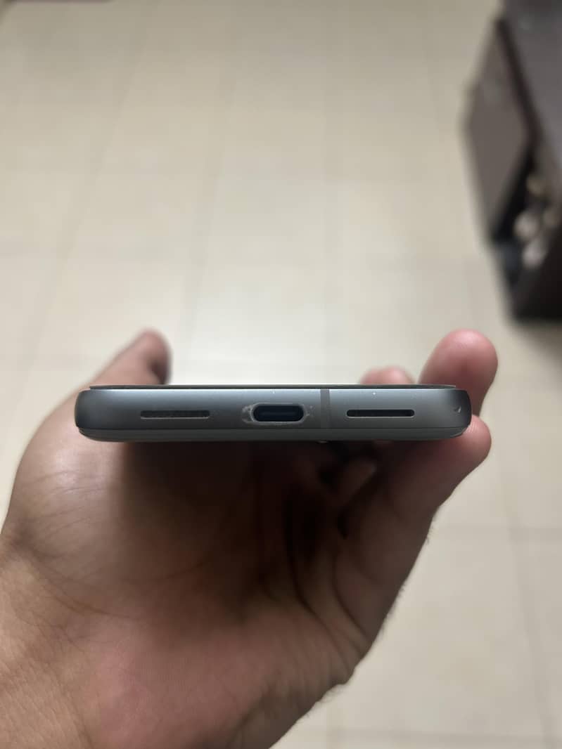 Google Pixel 8 4