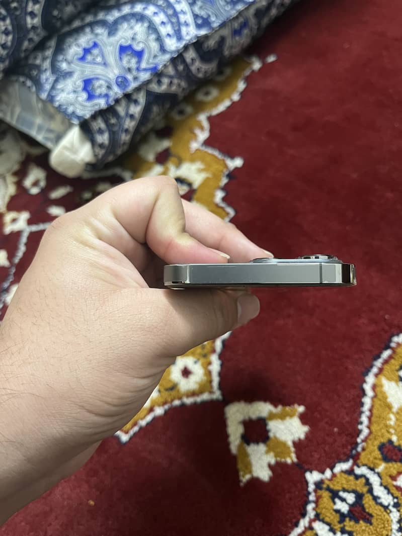 Apple iPhone 13 Pro 2