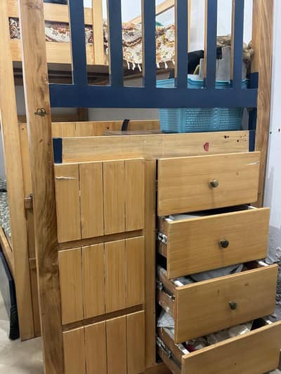 3 bed in one . . 4 drawers . . . side table