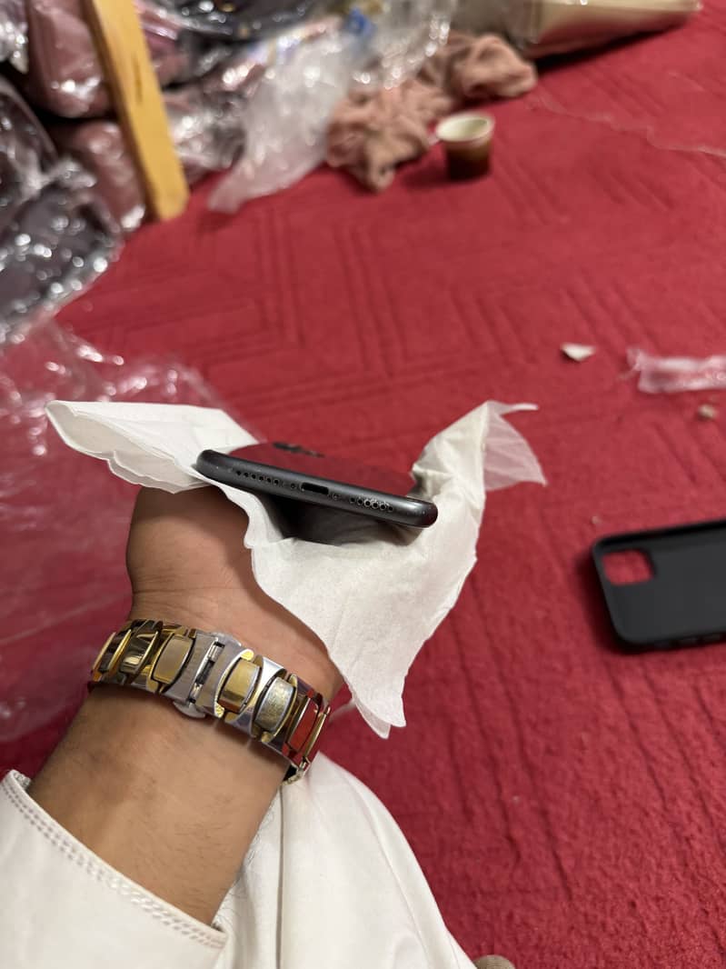 Apple iPhone 11 3