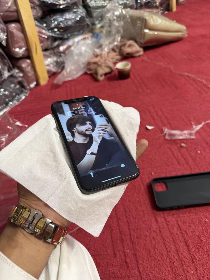 Apple iPhone 11 4