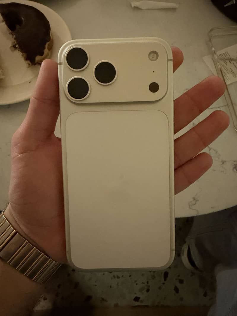 Apple iPhone 17 Pro Max 1