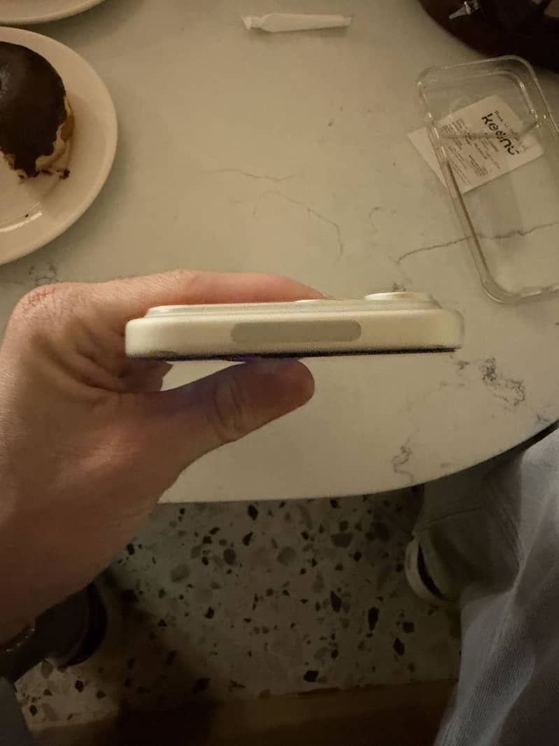 Apple iPhone 17 Pro Max 4