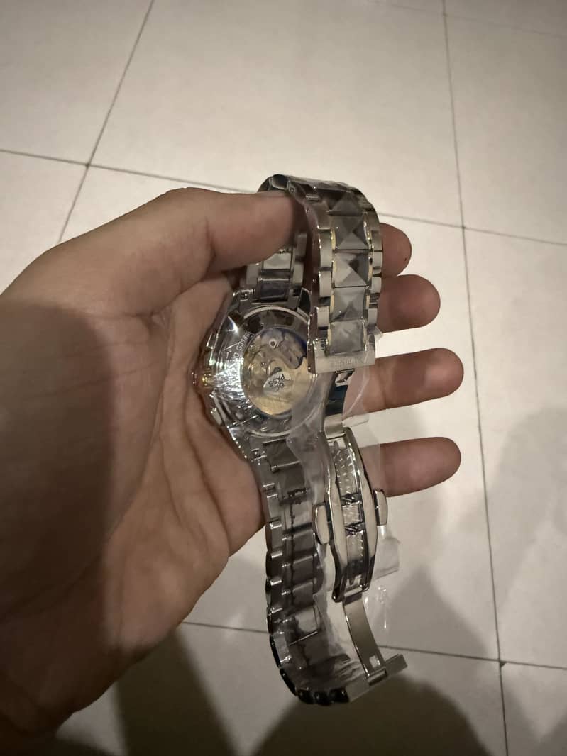 Men watch 2