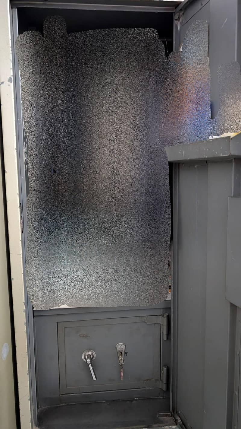 3 DOOR SAFE ALMARI 3