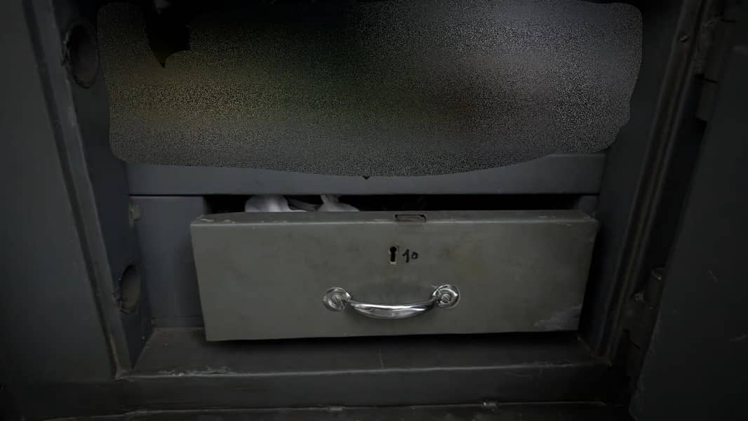 3 DOOR SAFE ALMARI 4