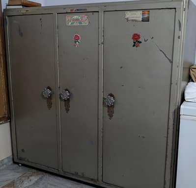 3 DOOR SAFE ALMARI