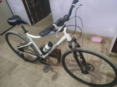 Decathlon B'Twin Riverside 500 Hybrid - 9-Speed Shimano Altus Gears