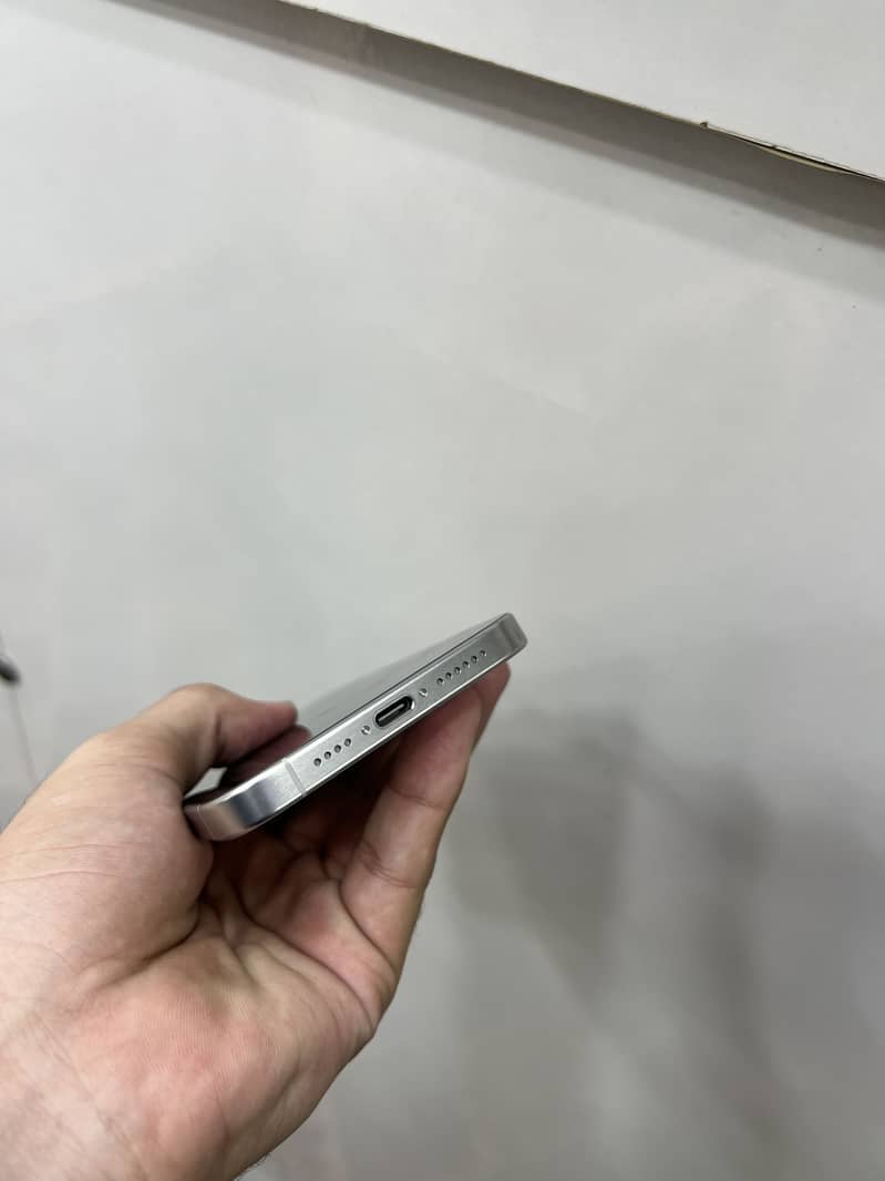 Apple iPhone 15 Pro Max 2