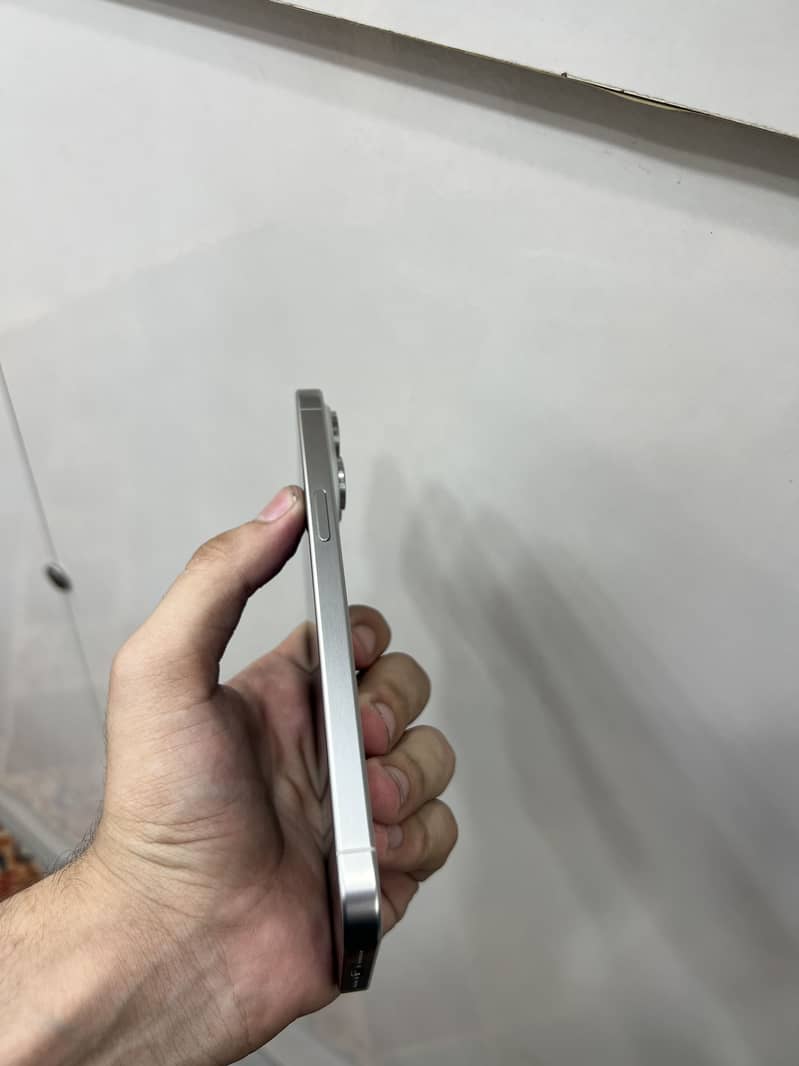 Apple iPhone 15 Pro Max 3