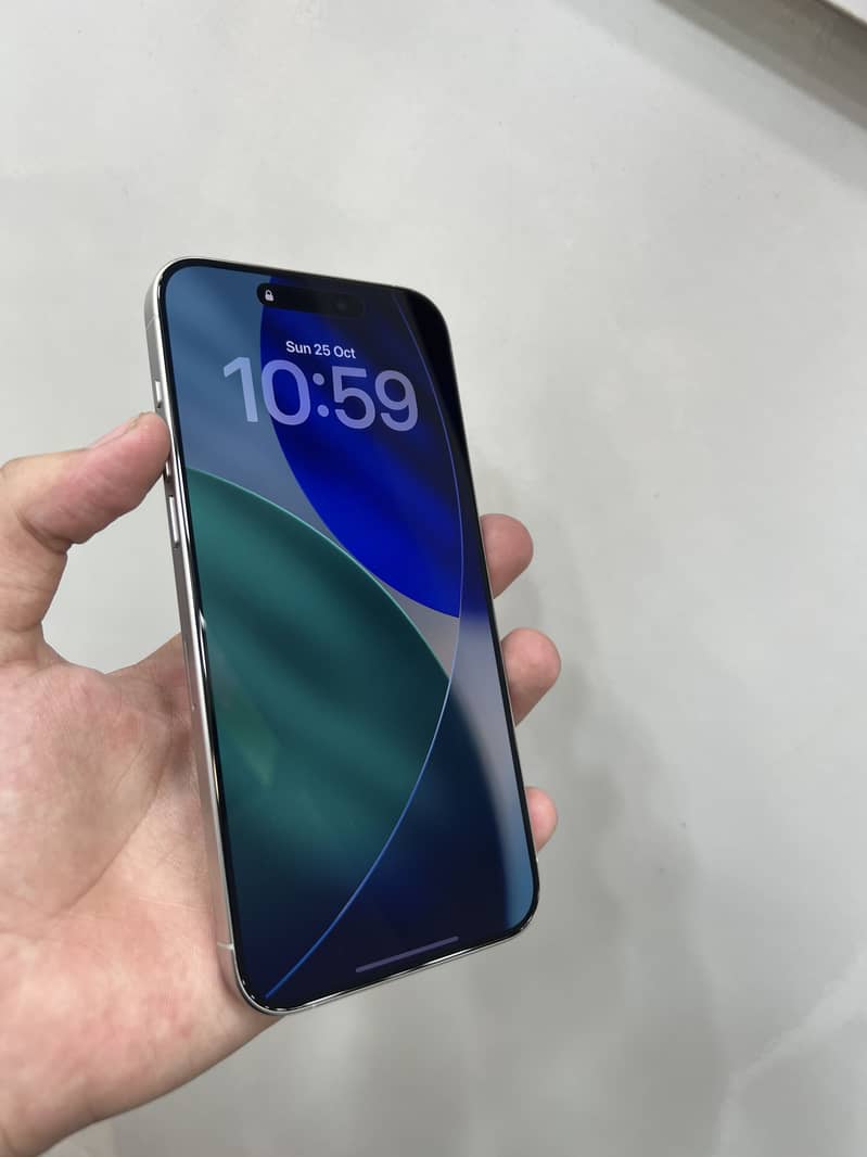 Apple iPhone 15 Pro Max 6