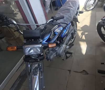 Urgent Sall only 140km use 10/10 condition 5 din phele li hai
