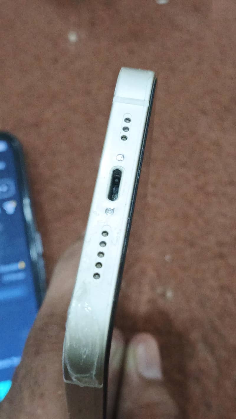 Apple iPhone 13 2