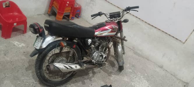 Honda 125 2016 model urgent sale ph 03307657233