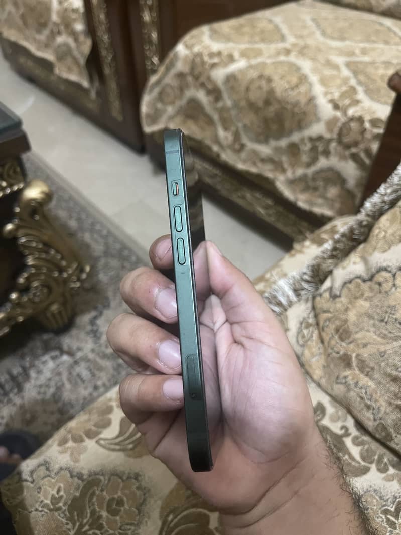 Apple iPhone 13 5