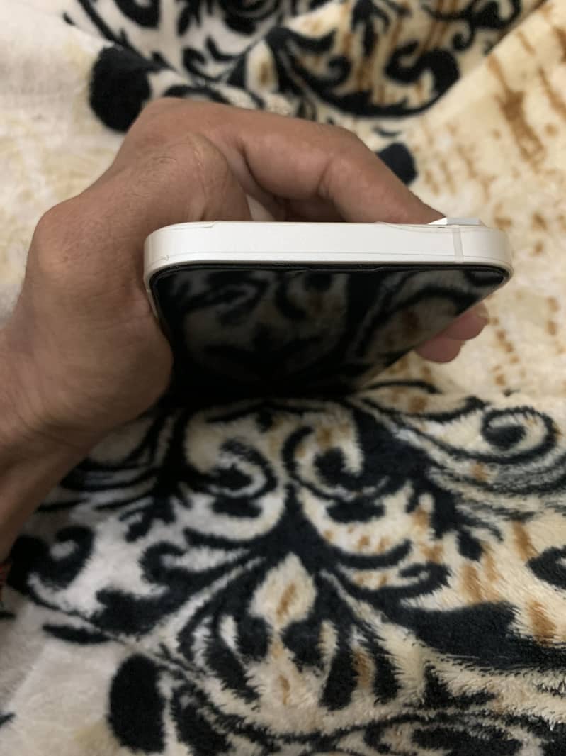 Apple iPhone 13 3