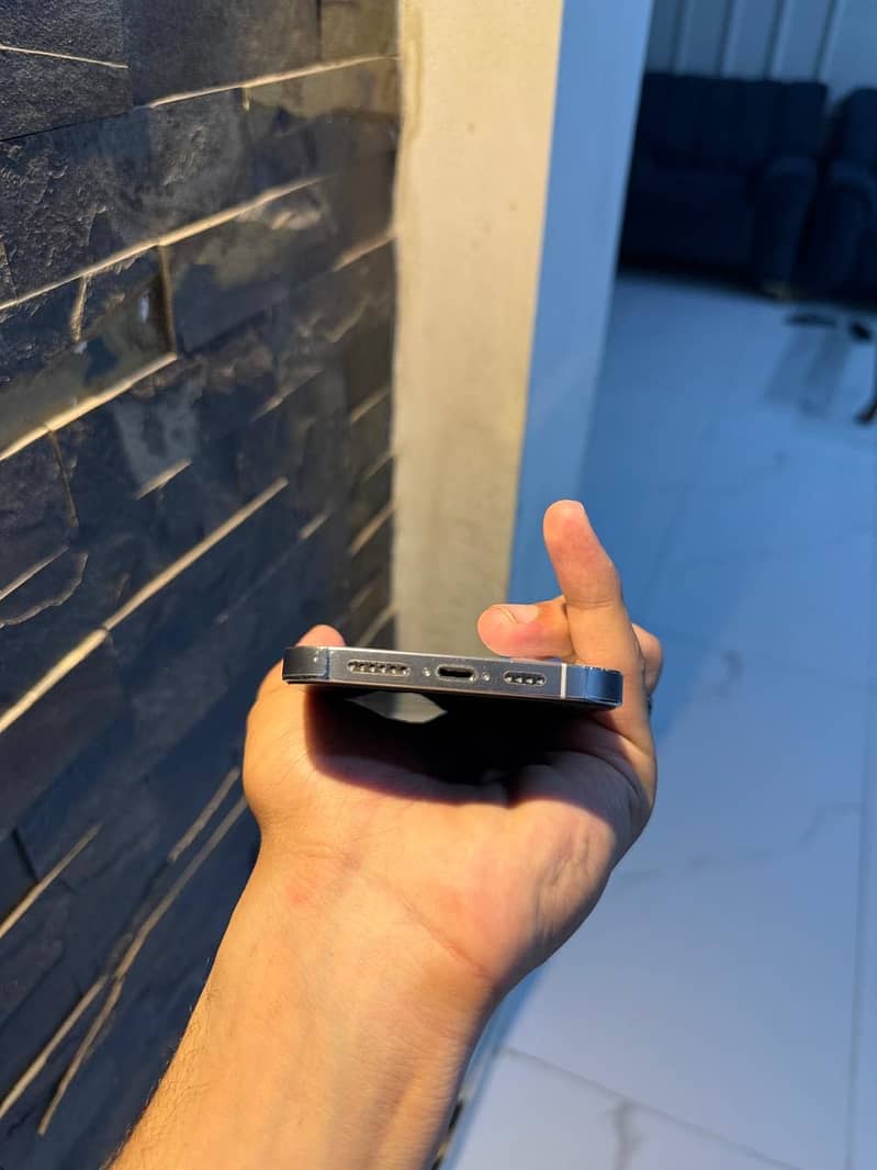 Apple iPhone 14 Pro Max 1