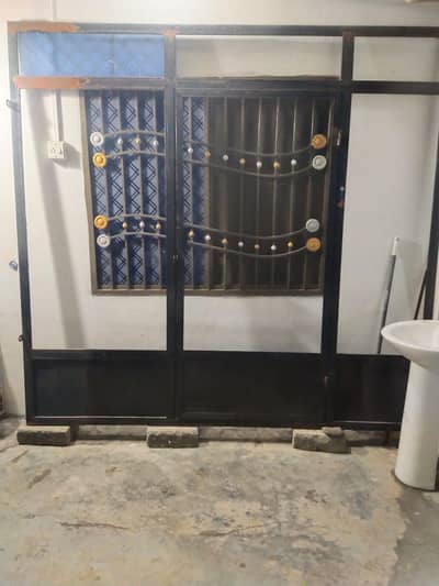 shop frame with glass for sale in very good condition