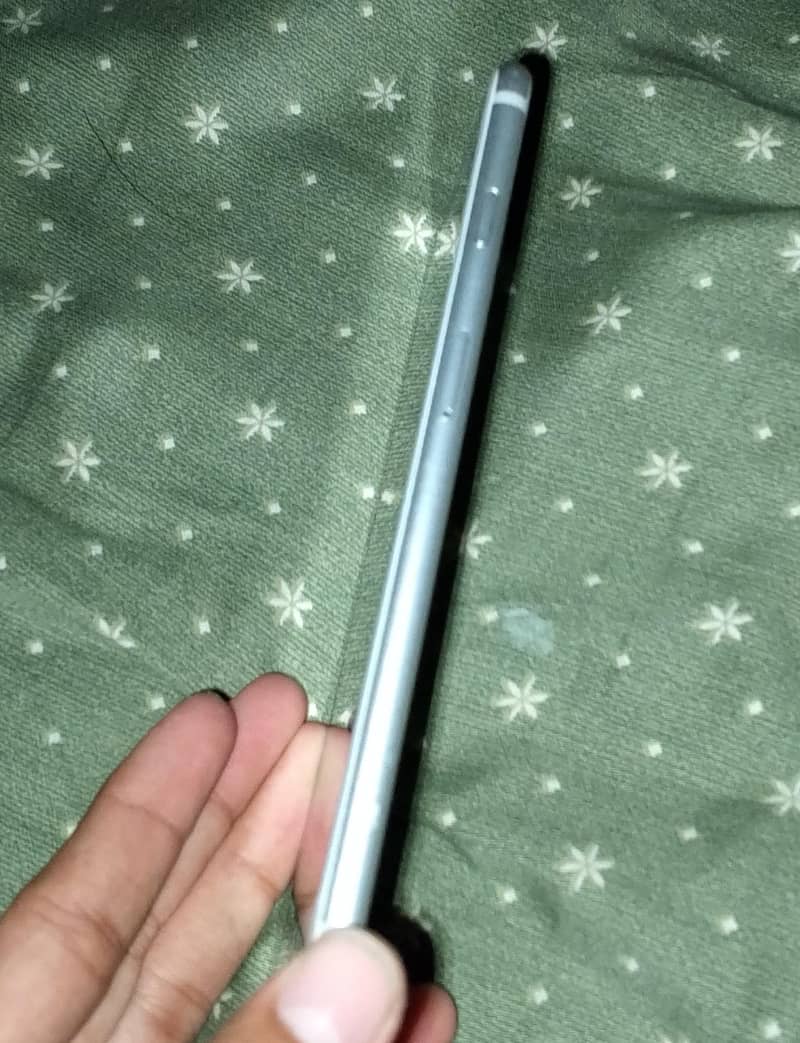 Apple iPhone 6 Plus 1