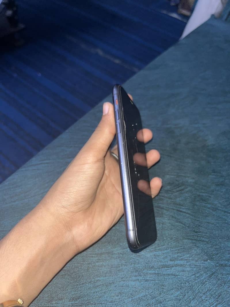 Apple iPhone 11 4