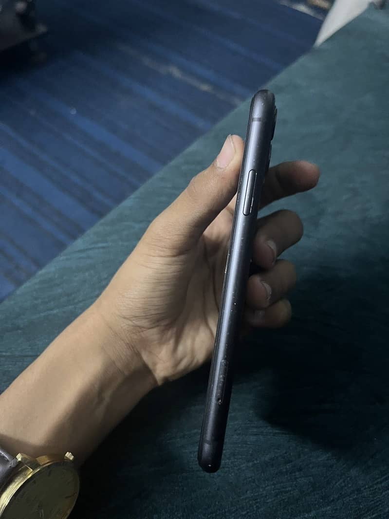 Apple iPhone 11 7