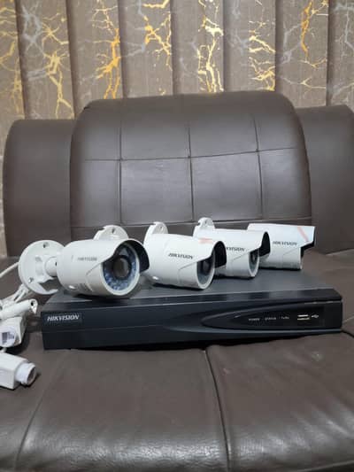 Hikvision 4ch nvr with 4 port poe with 4 ip cameras
