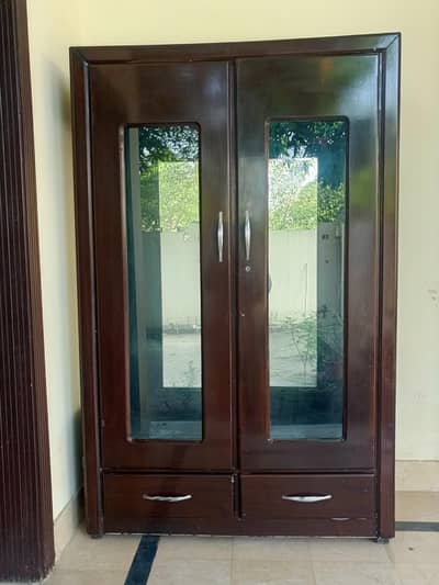 Decent Showcase Almari , With 2 Daraz , Glass Racks 3. Lights In Upper