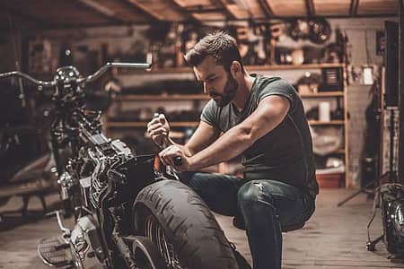 need bike mechanic for spare parts shop