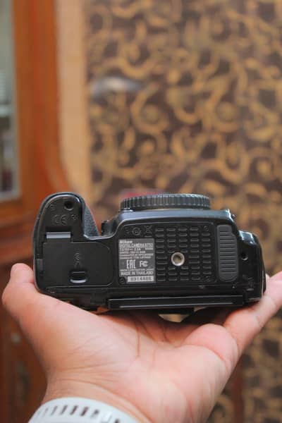 Nikon D610 Full frame DSLR with tamron sp 24-70mm Lens