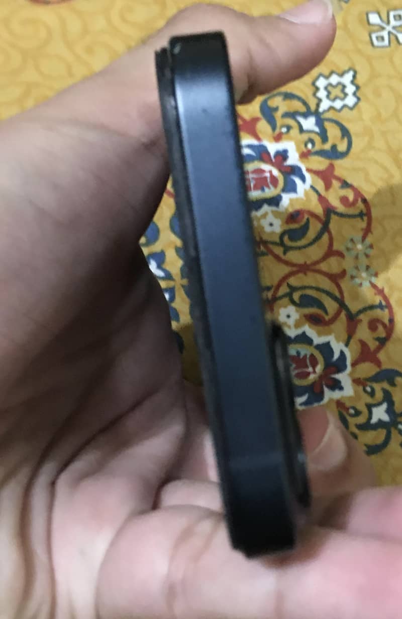 Apple iPhone 13 4