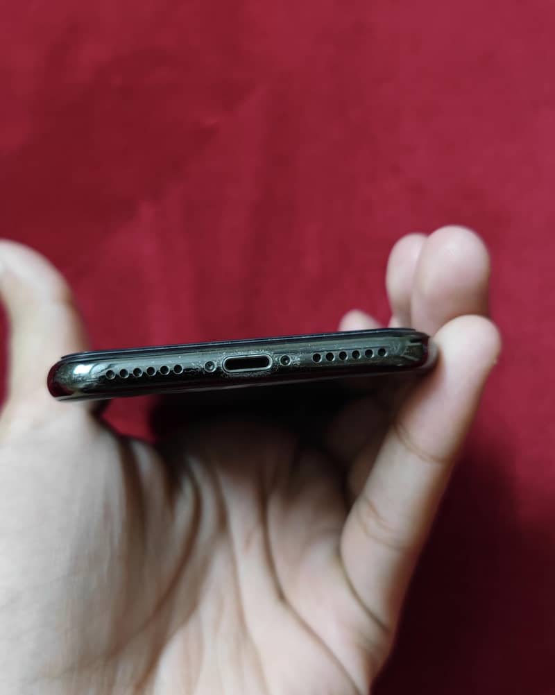 Apple iPhone X 4