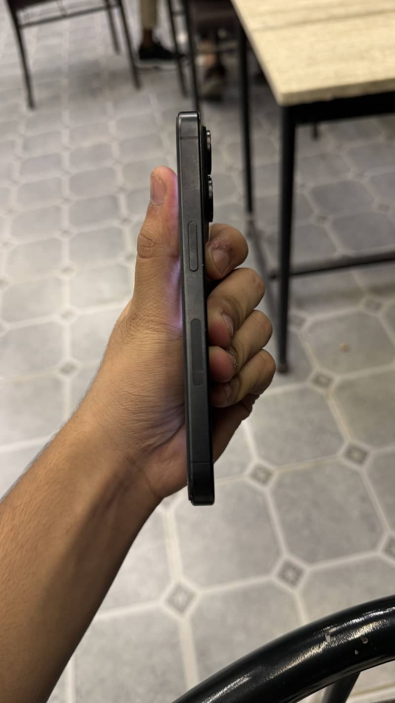Apple iPhone 15 Pro 2